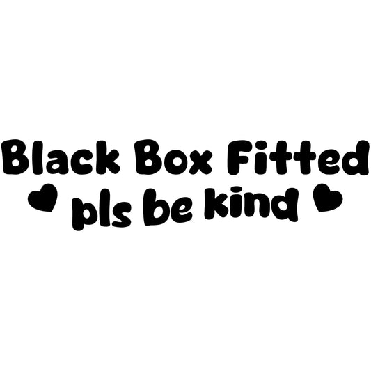 Black Box Fitted pls be kind matrica főkép, fekete színben, fehér alapon.
