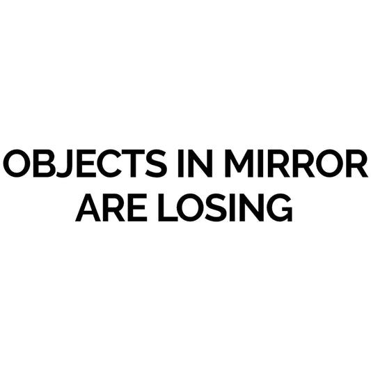 Objects in mirror are losing matrica főkép, fekete színben, fehér alapon.
